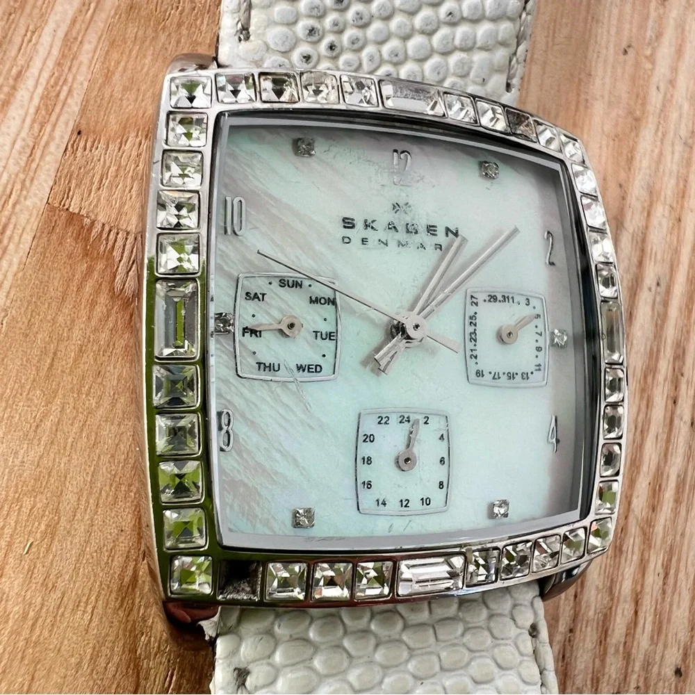 Skagen ladies rectangular mother of pearl white leather watch NEW BATTERY